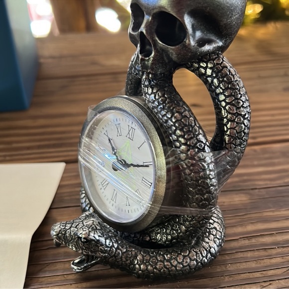 NWT HARRY POTTER GLOW IN THE DARK CLOCK💗💗💗SOLD OUT💗PRICE FIRM💗 - Picture 6 of 8